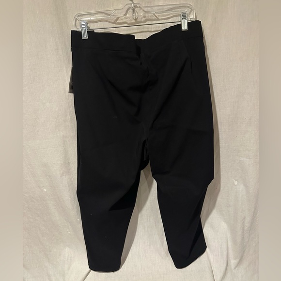 Women’s Daily Thread Capris - Picture 4 of 4